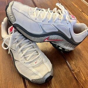 Nike Women’s Relax Running 5 Size 9